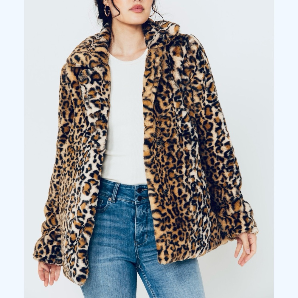 GUESS Leopard Print Faux Fur Warm Women’s Coat Size Medium NWT